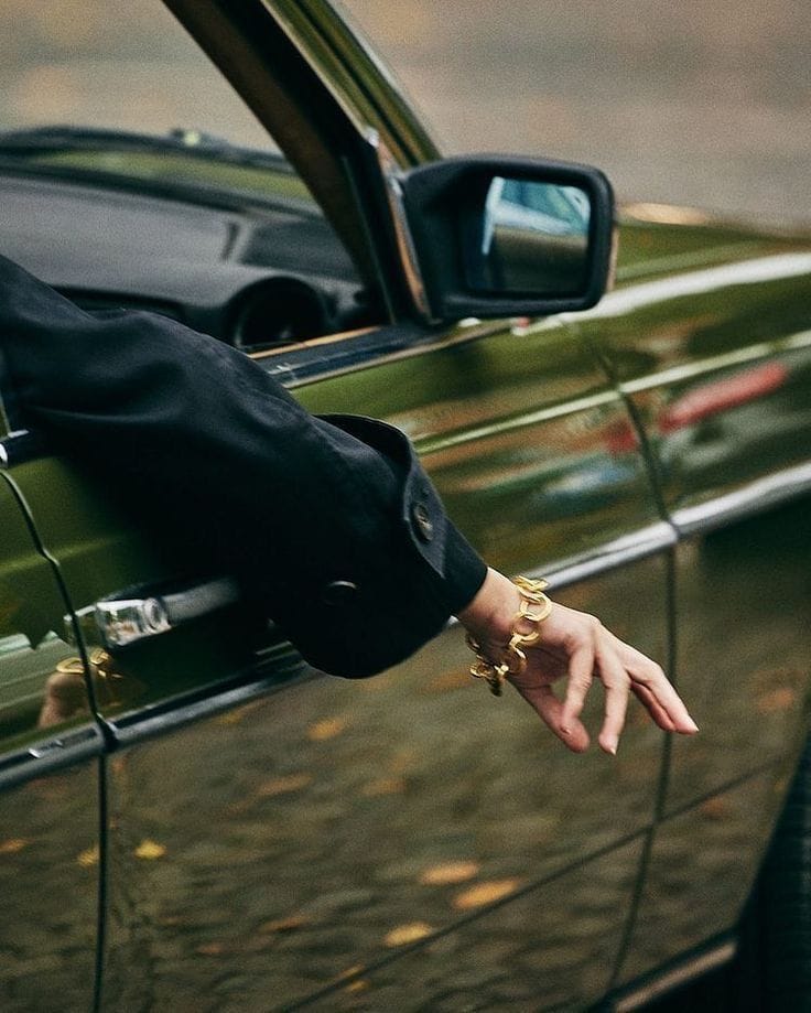 Cesur ve modern kadın takı koleksiyonu – İpekte Jewelry gümüş ve altın kaplama tasarımlar
